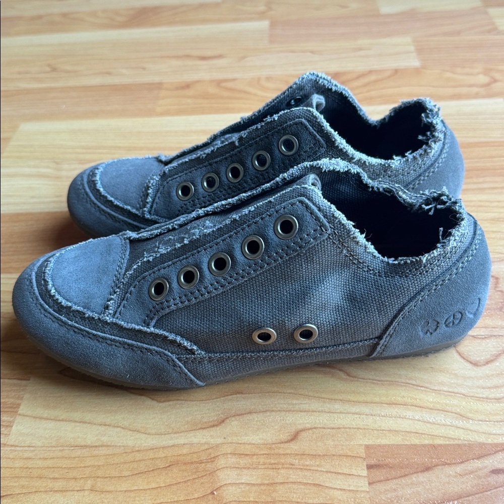 Lucky Brand Slip-On Canvas Sneakers Gray Distressed Edge Casual Shoes Size 8